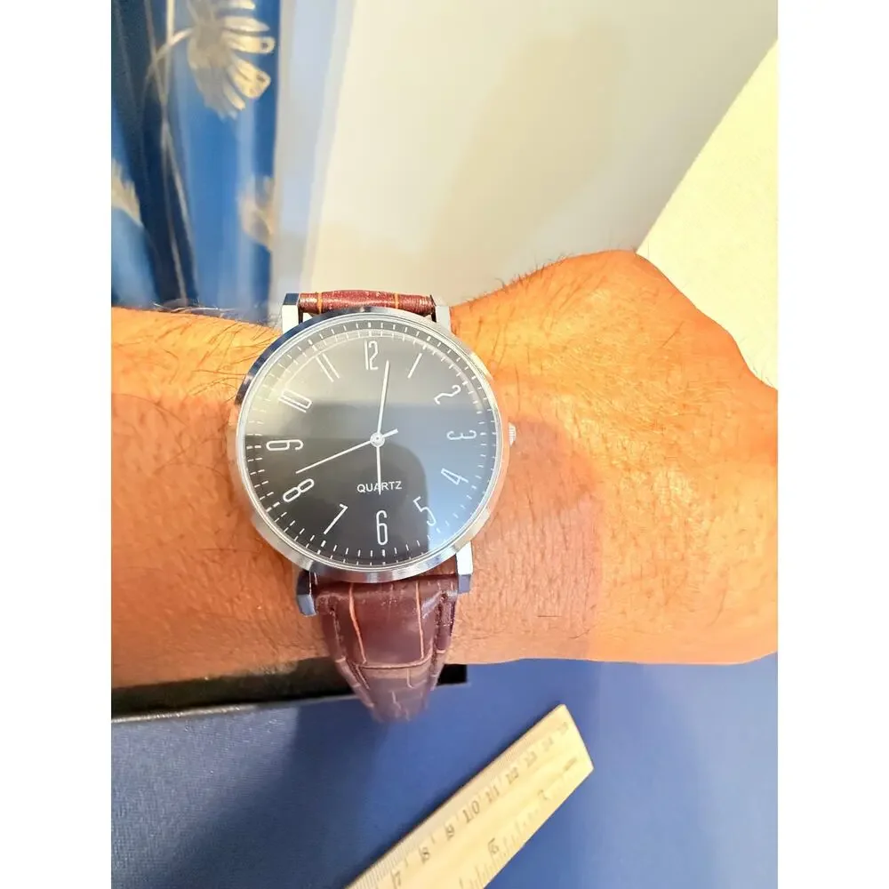 Men’s Brown Strap Quartz Watch WORKS